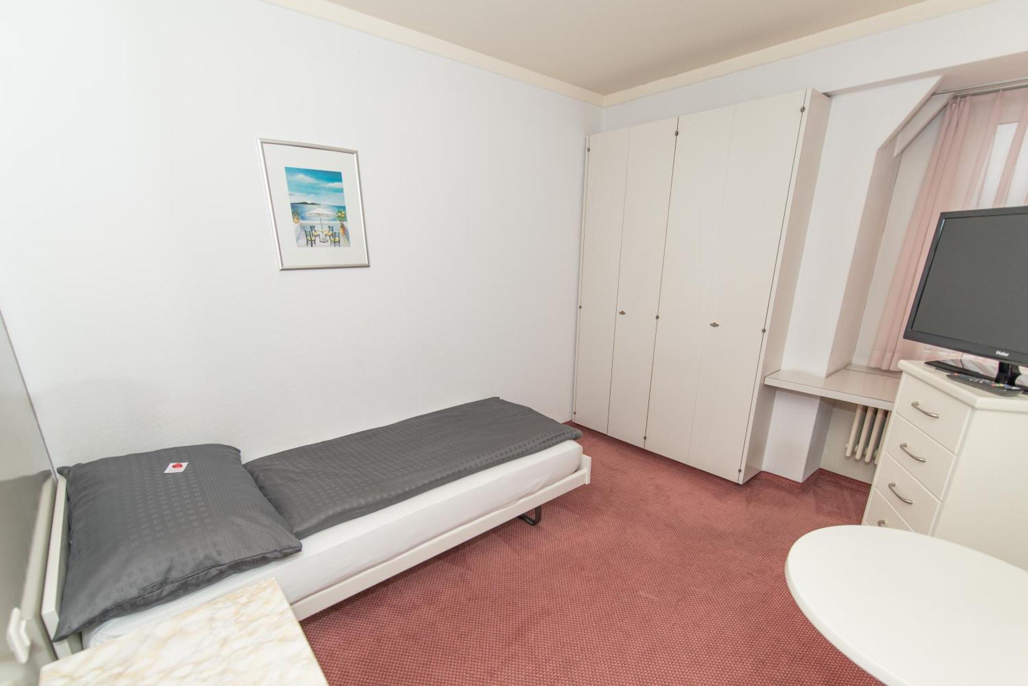 Hotel Rotes Haus Brugg  Esterno foto